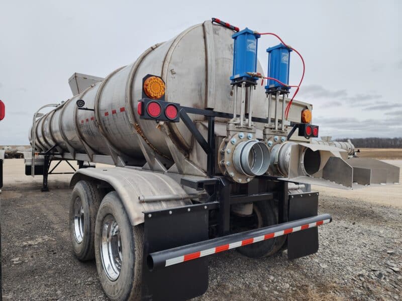 U-4740 2001 West-Mark 6700 Gallon Stainless Steel Semi Tanker