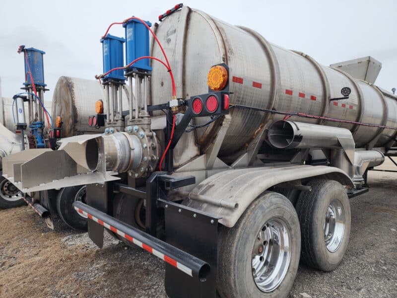 U-4740 2001 West-Mark 6700 Gallon Stainless Steel Semi Tanker