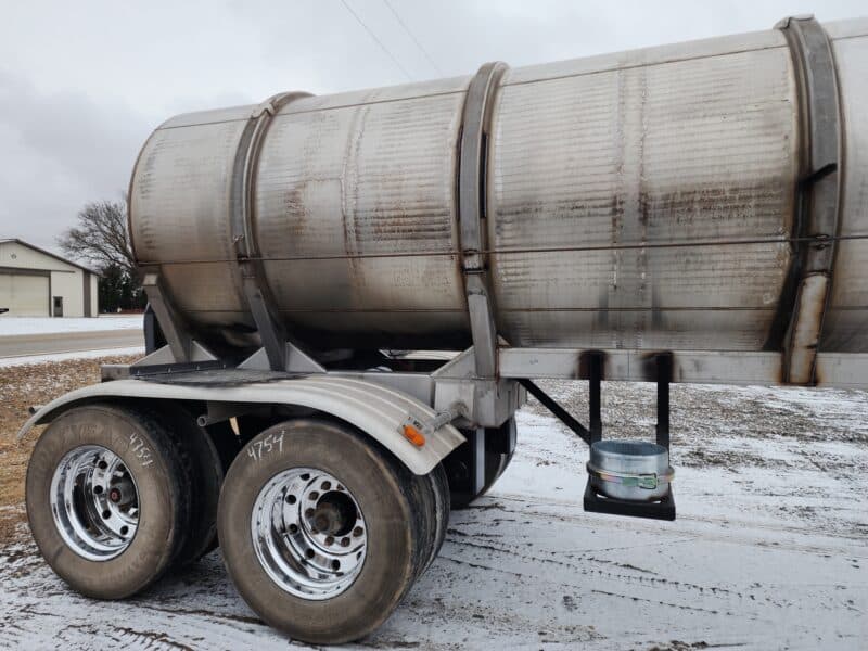 U-4754 1996 West-Mark 6700 Gallon Stainless Steel Semi Tanker