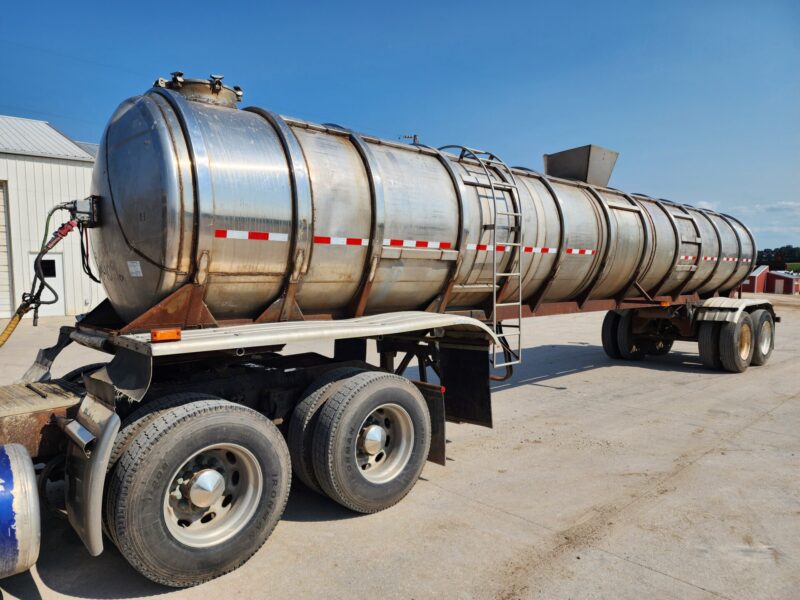 U-4757 1984 Bar-Bel 6500 Gallon Stainless Steel Semi Tanker