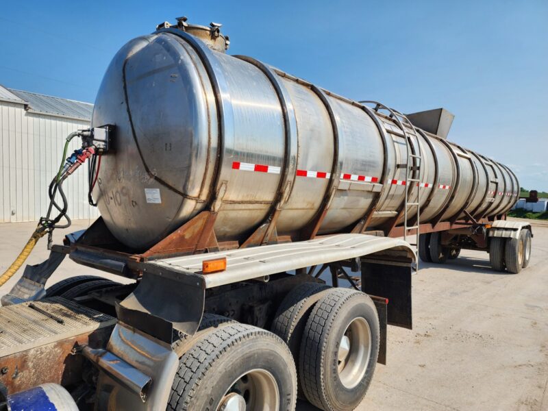 U-4757 1984 Bar-Bel 6500 Gallon Stainless Steel Semi Tanker