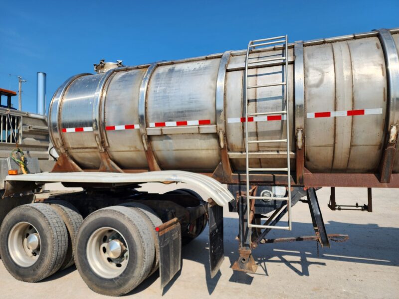 U-4757 1984 Bar-Bel 6500 Gallon Stainless Steel Semi Tanker