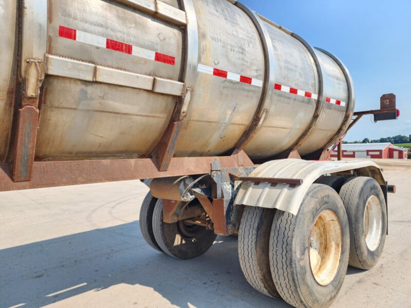 U-4757 1984 Bar-Bel 6500 Gallon Stainless Steel Semi Tanker