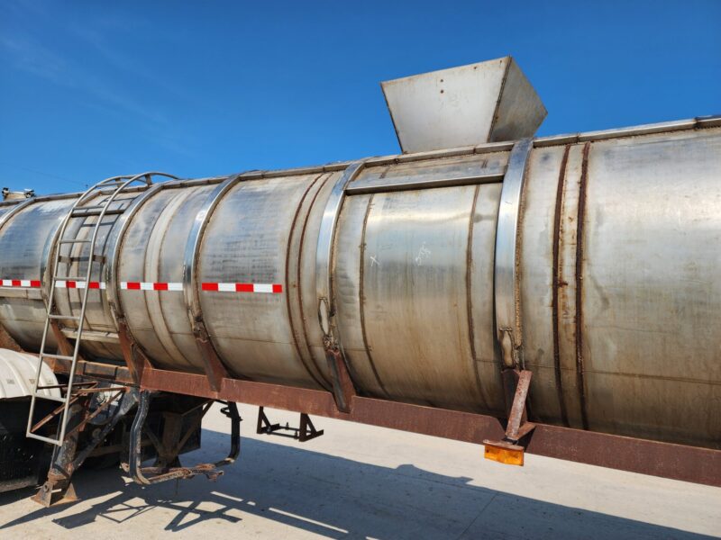 U-4757 1984 Bar-Bel 6500 Gallon Stainless Steel Semi Tanker