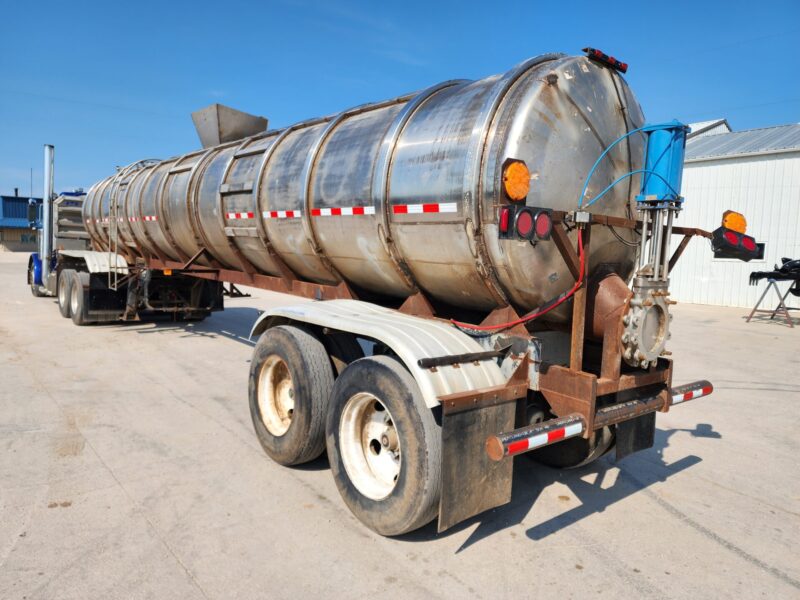 U-4757 1984 Bar-Bel 6500 Gallon Stainless Steel Semi Tanker