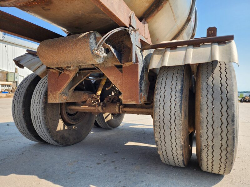 U-4757 1984 Bar-Bel 6500 Gallon Stainless Steel Semi Tanker