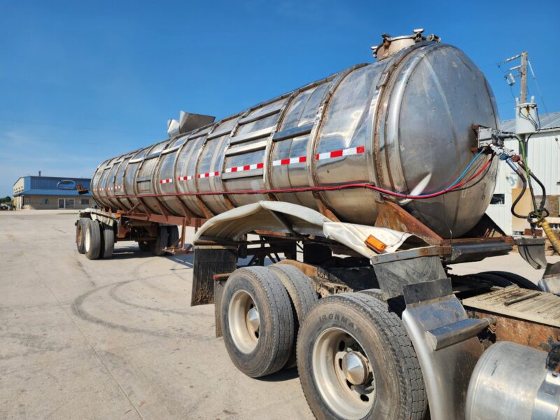 U-4757 1984 Bar-Bel 6500 Gallon Stainless Steel Semi Tanker