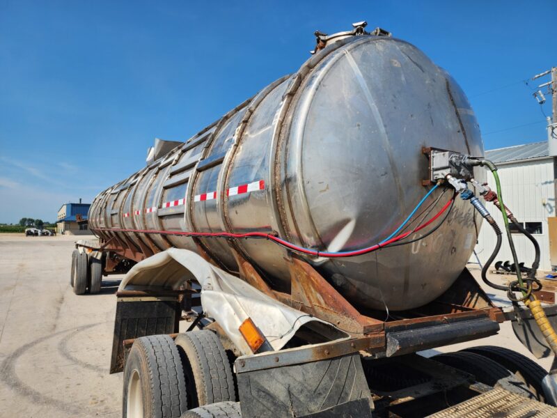 U-4757 1984 Bar-Bel 6500 Gallon Stainless Steel Semi Tanker