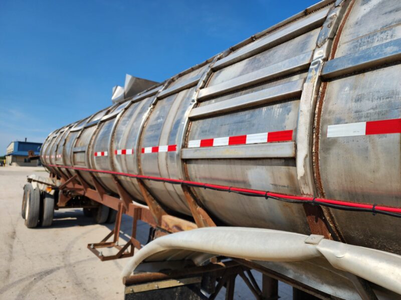 U-4757 1984 Bar-Bel 6500 Gallon Stainless Steel Semi Tanker