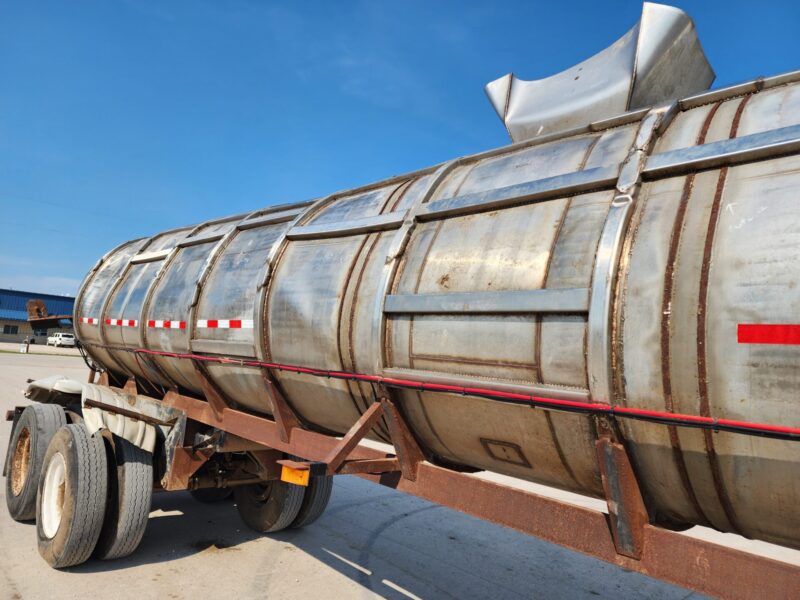 U-4757 1984 Bar-Bel 6500 Gallon Stainless Steel Semi Tanker