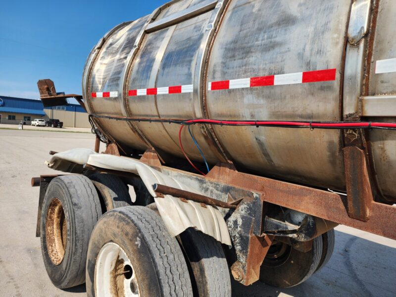 U-4757 1984 Bar-Bel 6500 Gallon Stainless Steel Semi Tanker