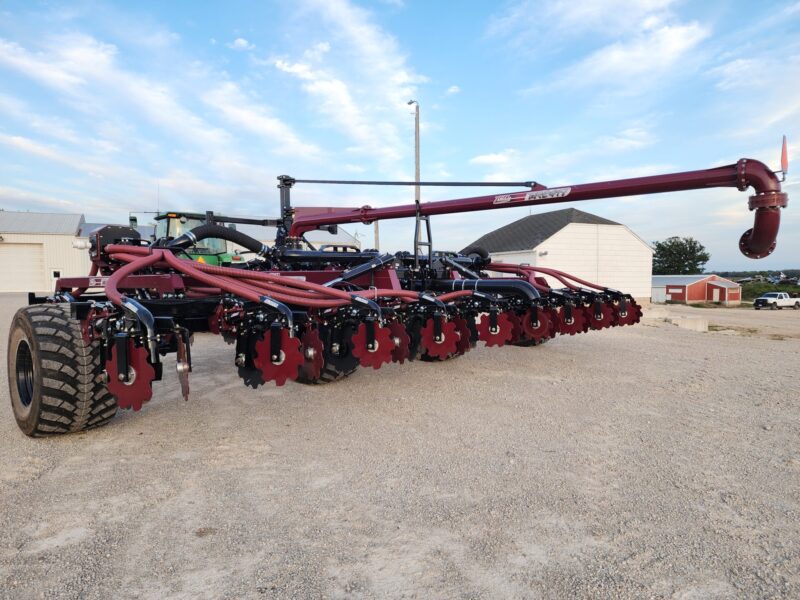 NEW 34′ Pull-type ZML Toolbar w. 17 Red Viper Gen 4 Row Units