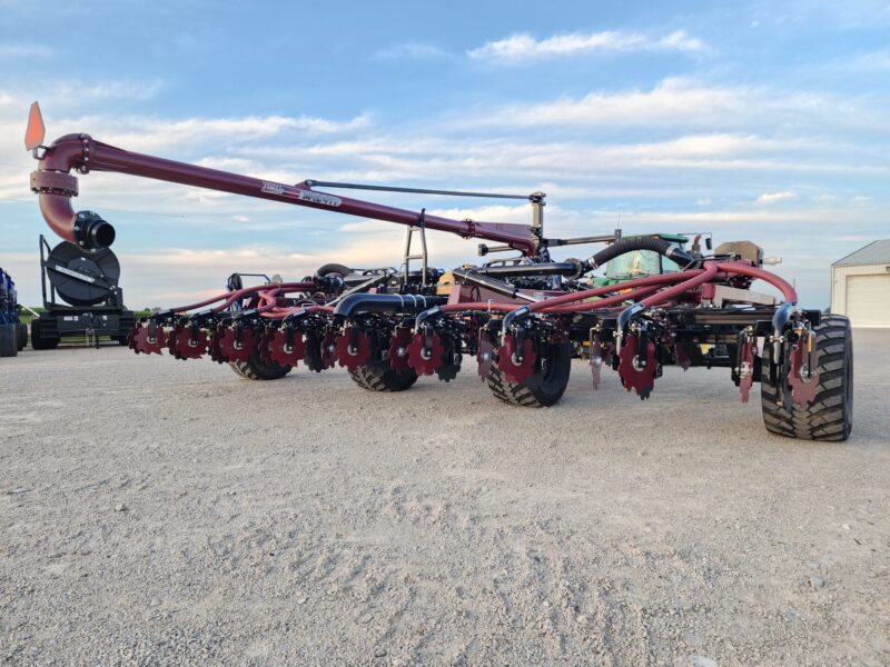 NEW 34′ Pull-type ZML Toolbar w. 17 Red Viper Gen 4 Row Units