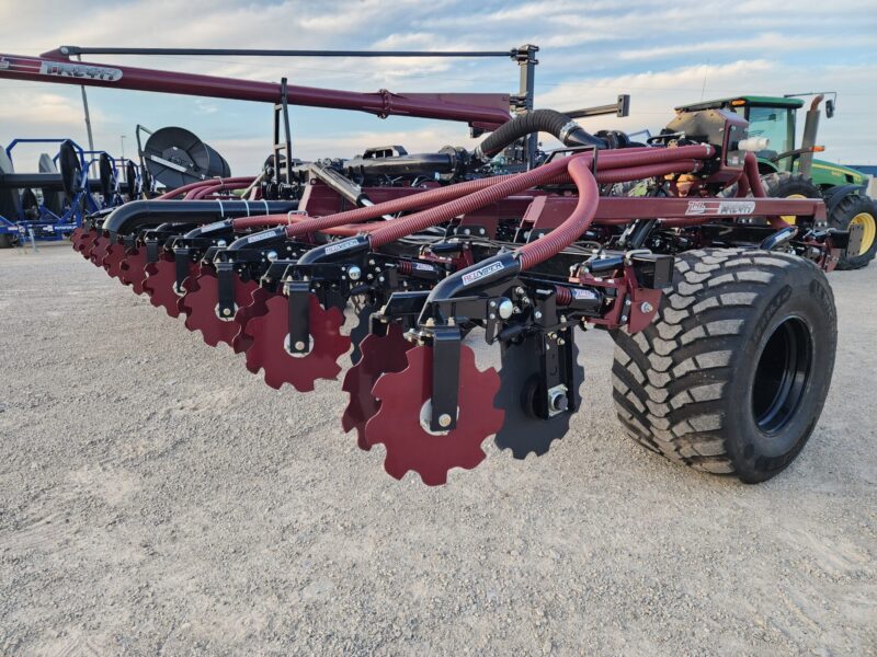 NEW 34′ Pull-type ZML Toolbar w. 17 Red Viper Gen 4 Row Units