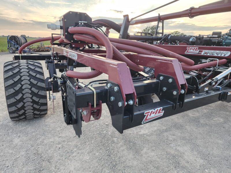 NEW 34′ Pull-type ZML Toolbar w. 17 Red Viper Gen 4 Row Units