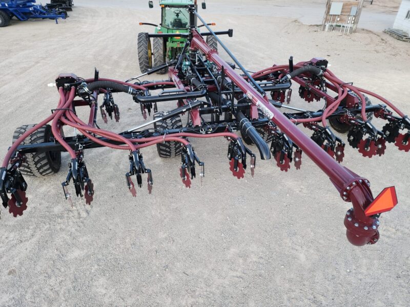 NEW 34′ Pull-type ZML Toolbar w. 17 Red Viper Gen 4 Row Units