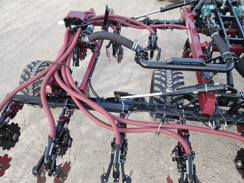 NEW 34′ Pull-type ZML Toolbar w. 17 Red Viper Gen 4 Row Units