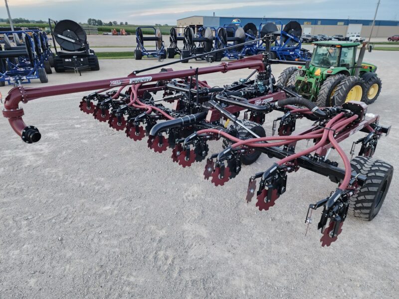 NEW 34′ Pull-type ZML Toolbar w. 17 Red Viper Gen 4 Row Units