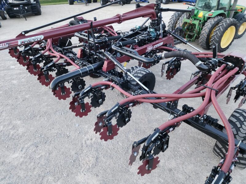 NEW 34′ Pull-type ZML Toolbar w. 17 Red Viper Gen 4 Row Units