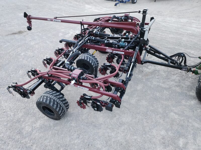 NEW 34′ Pull-type ZML Toolbar w. 17 Red Viper Gen 4 Row Units