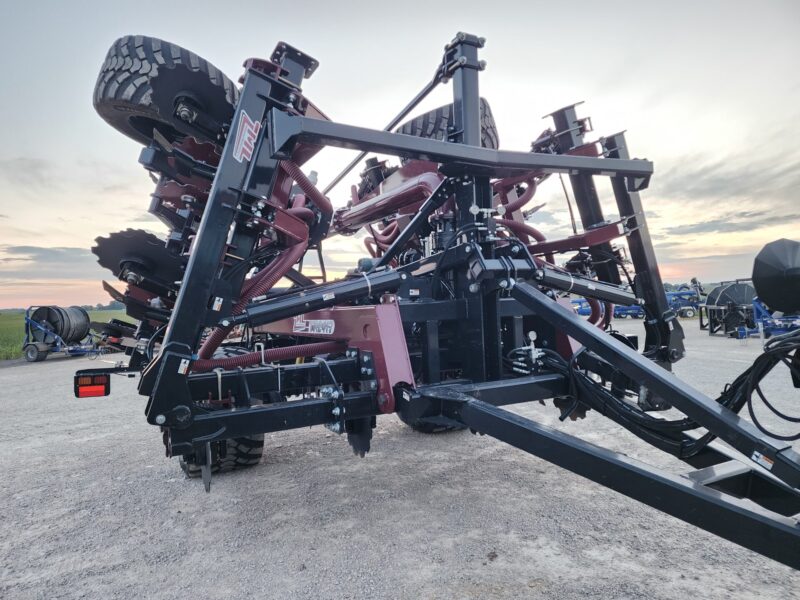 NEW 34′ Pull-type ZML Toolbar w. 17 Red Viper Gen 4 Row Units