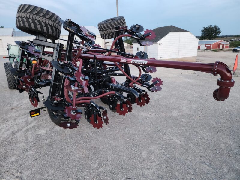 NEW 34′ Pull-type ZML Toolbar w. 17 Red Viper Gen 4 Row Units