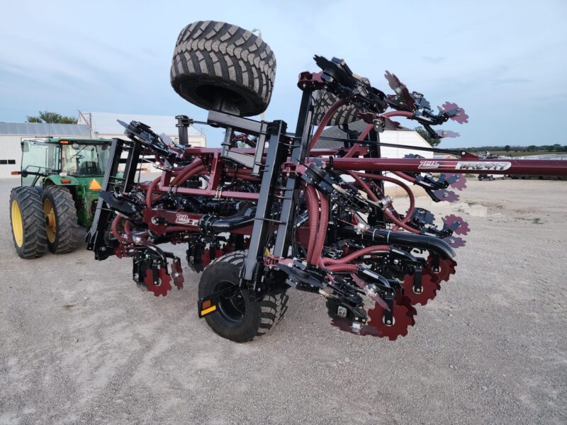 NEW 34′ Pull-type ZML Toolbar w. 17 Red Viper Gen 4 Row Units