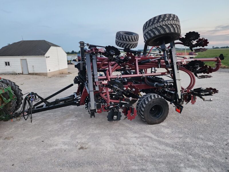 NEW 34′ Pull-type ZML Toolbar w. 17 Red Viper Gen 4 Row Units