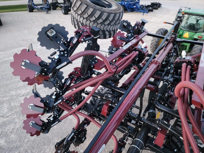 NEW 34′ Pull-type ZML Toolbar w. 17 Red Viper Gen 4 Row Units