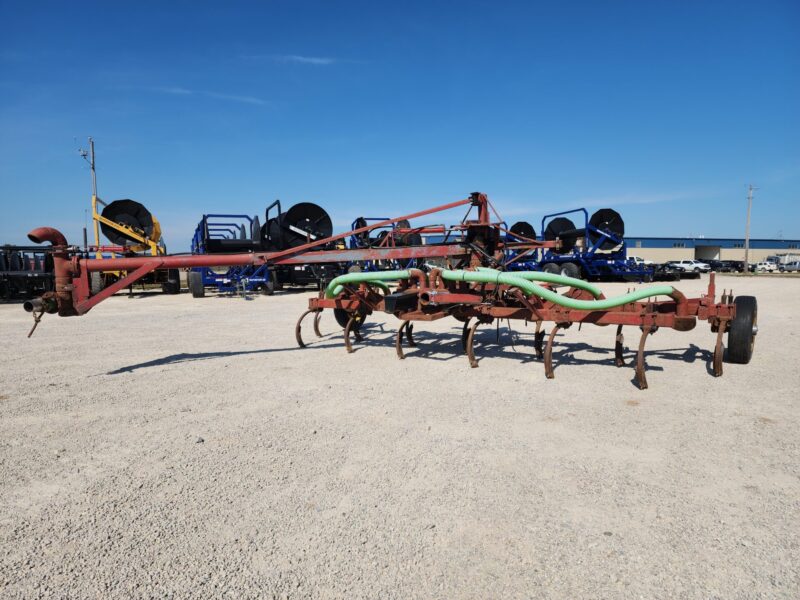 24′ Landoll Shank Toolbar w/ Splash Pans & Folding Wings