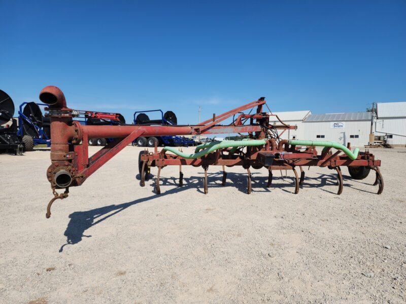 24′ Landoll Shank Toolbar w/ Splash Pans & Folding Wings