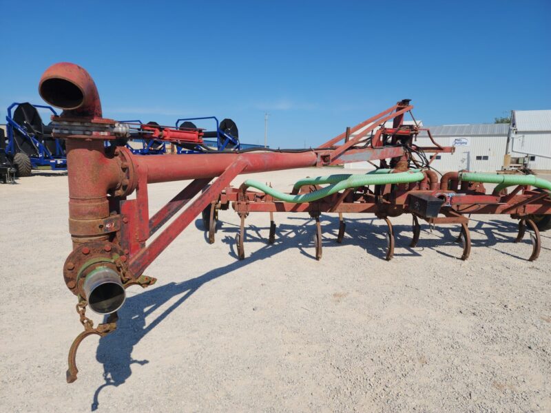 24′ Landoll Shank Toolbar w/ Splash Pans & Folding Wings