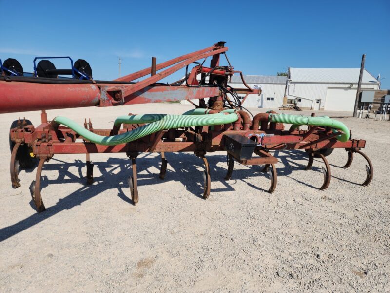 24′ Landoll Shank Toolbar w/ Splash Pans & Folding Wings