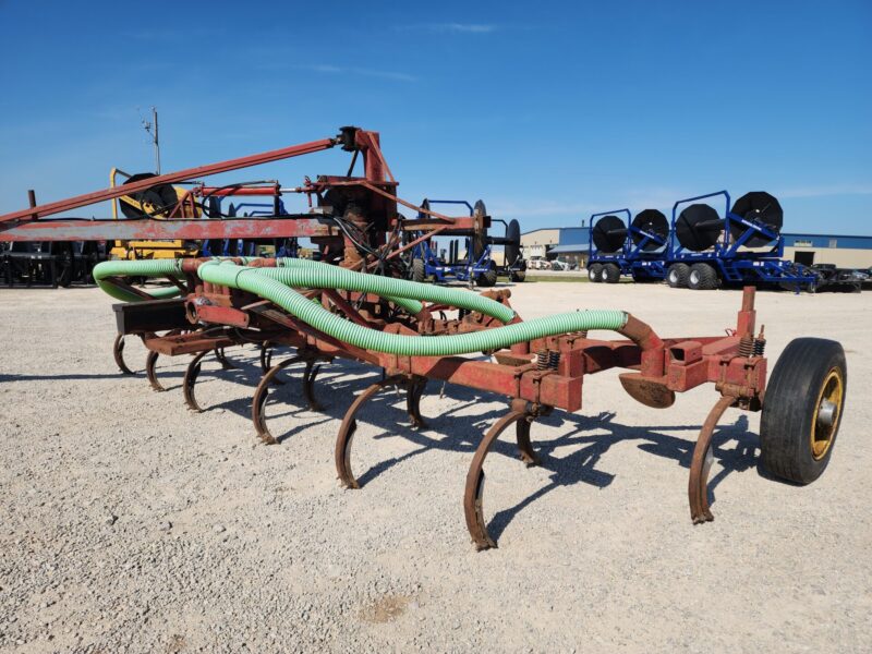 24′ Landoll Shank Toolbar w/ Splash Pans & Folding Wings