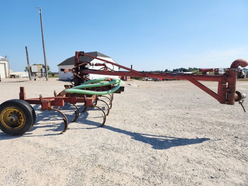 24′ Landoll Shank Toolbar w/ Splash Pans & Folding Wings