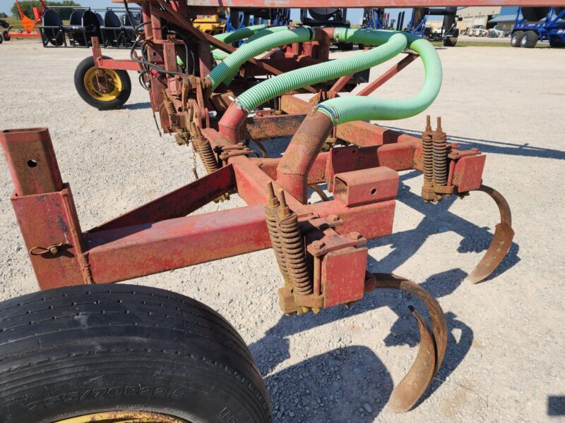 24′ Landoll Shank Toolbar w/ Splash Pans & Folding Wings