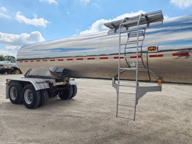 U-4763 2001 Polar 6500 Gallon Stainless Steel Semi Tanker