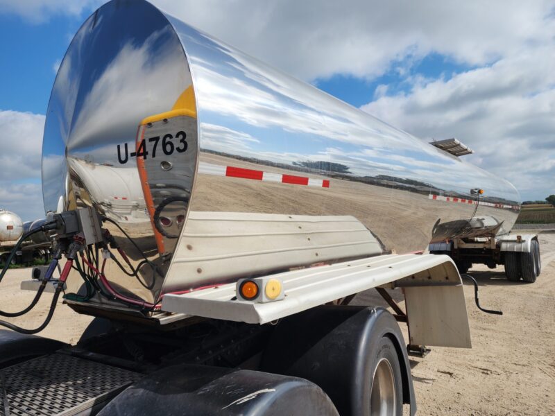 U-4763 2001 Polar 6500 Gallon Stainless Steel Semi Tanker