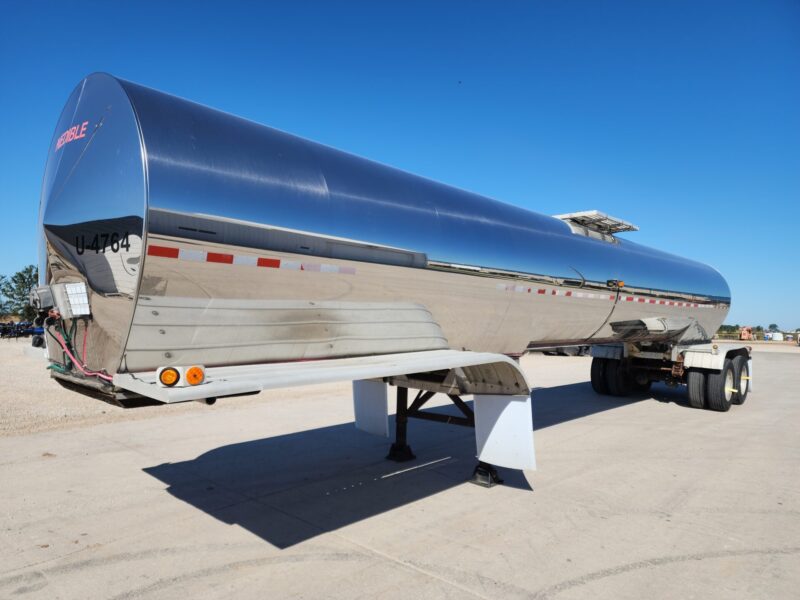 U-4764 2001 Polar 6500 Gallon Stainless Steel Semi Tanker