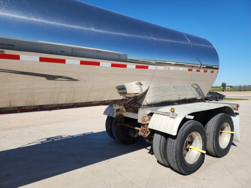 U-4764 2001 Polar 6500 Gallon Stainless Steel Semi Tanker