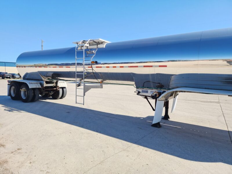 U-4764 2001 Polar 6500 Gallon Stainless Steel Semi Tanker