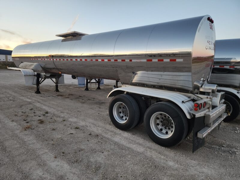 U-4765 2001 Polar 6500 Gallon Stainless Steel Semi Tanker