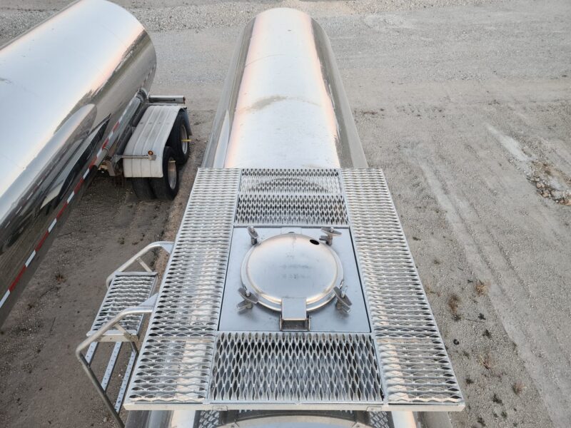 U-4765 2001 Polar 6500 Gallon Stainless Steel Semi Tanker