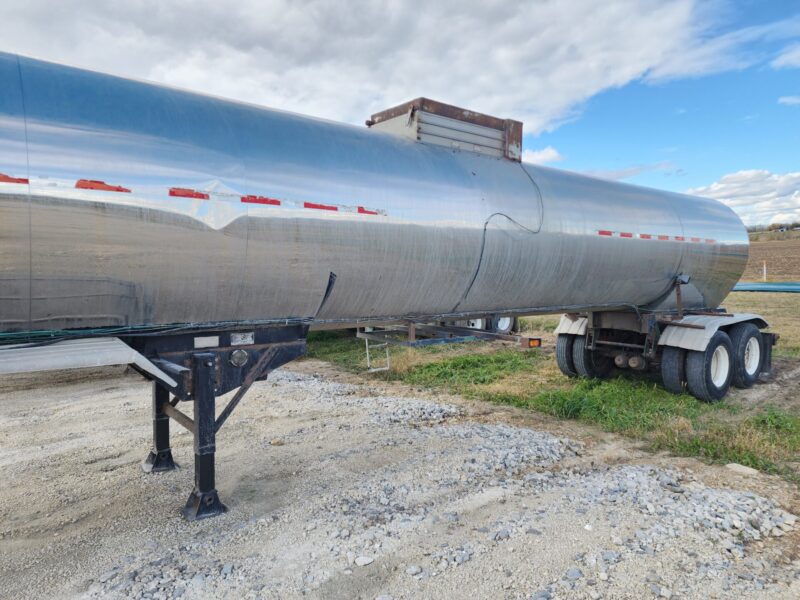 U-4771 1983 STE 6800 Gallon Stainless Steel Semi Tanker 1-12″ Unload