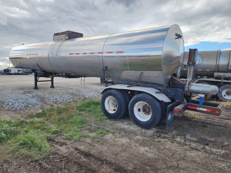 U-4771 1983 STE 6800 Gallon Stainless Steel Semi Tanker 1-12″ Unload