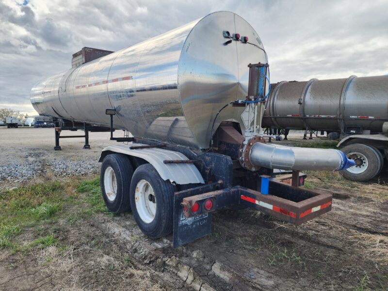 U-4771 1983 STE 6800 Gallon Stainless Steel Semi Tanker 1-12″ Unload