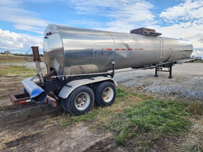 U-4771 1983 STE 6800 Gallon Stainless Steel Semi Tanker 1-12″ Unload