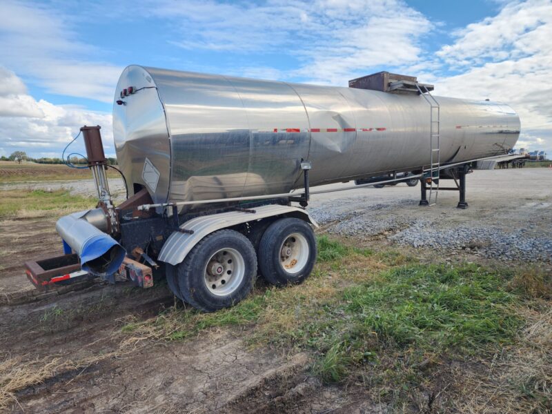 U-4771 1983 STE 6800 Gallon Stainless Steel Semi Tanker 1-12″ Unload