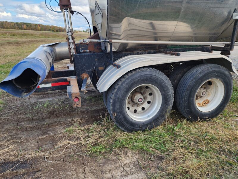 U-4771 1983 STE 6800 Gallon Stainless Steel Semi Tanker 1-12″ Unload