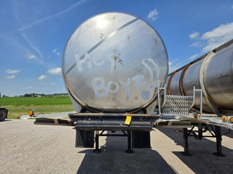 U-4772 1994 Bar-Bel 6500 Gallon Stainless Steel Semi Tanker